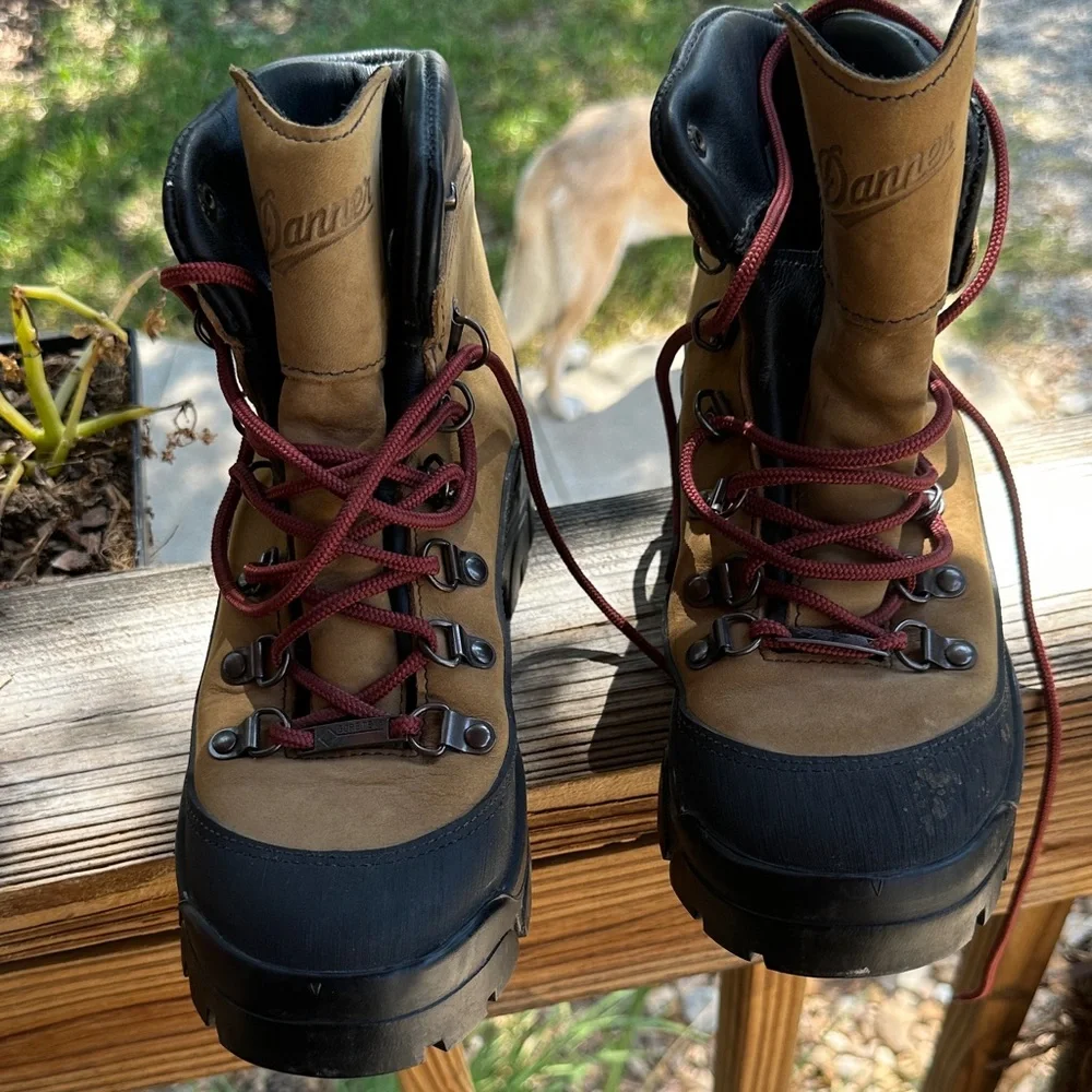 Danner Women’s hiking boots - Picture 1 of 2